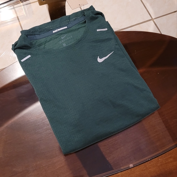 Nike dri-fit shirt - Picture 2 of 2